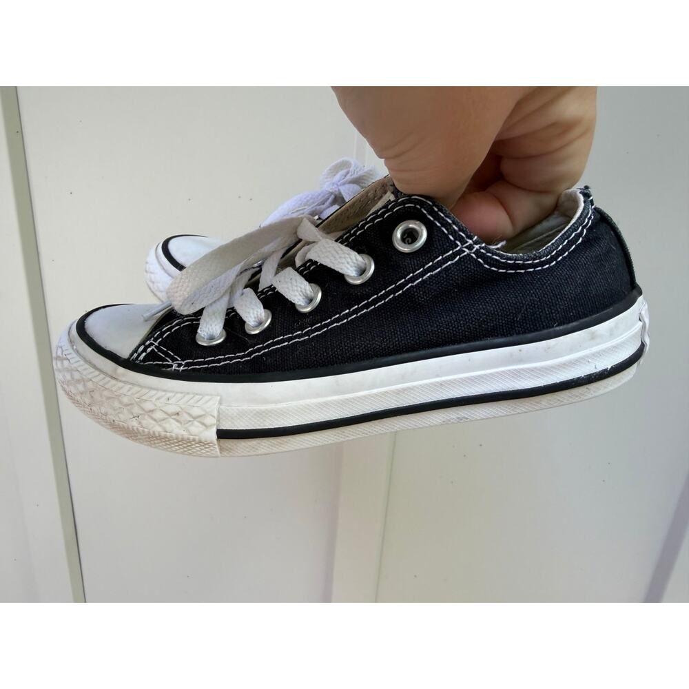 Converse Chuck Taylor All Star Low-Top Sneakers Little Kids Size 11 - Picture 5 of 10